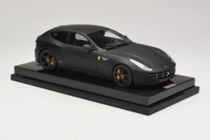 Ferrari FF Matte Black MR Collection 1:18 FERR04CAL Résine — image 4 sur 7