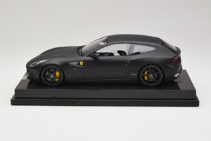 Ferrari FF Matte Black MR Collection 1:18 FERR04CAL Résine