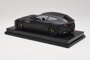Ferrari FF Matte Black MR Collection 1:18 FERR04CAL Résine — image 5 sur 7