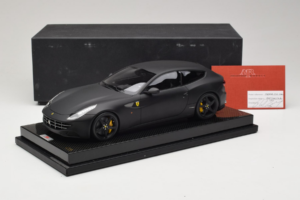 Ferrari FF Matte Black MR Collection 1:18 FERR04CAL Résine — image 7 sur 7