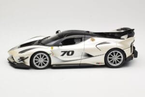 Ferrari FXX-K Evo #70 Blanc Bburago 1:18 18-16012 Métal — image 4 sur 8