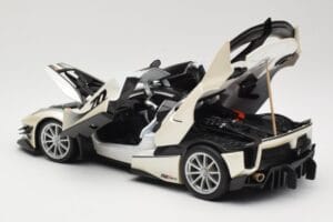 Ferrari FXX-K Evo #70 Blanc Bburago 1:18 18-16012 Métal — image 5 sur 8