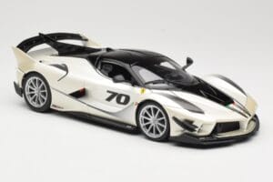 Ferrari FXX-K Evo #70 Blanc Bburago 1:18 18-16012 Métal — image 6 sur 8