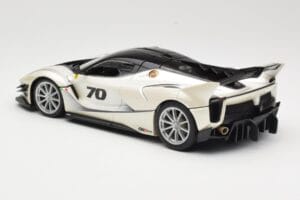 Ferrari FXX-K Evo #70 Blanc Bburago 1:18 18-16012 Métal — image 7 sur 8