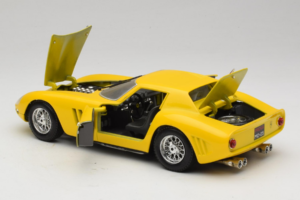 Ferrari 250 GTO Jaune Guiloy 1:18 67525 Métal — image 5 sur 8