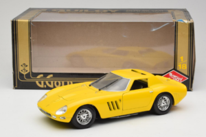 Ferrari 250 GTO Jaune Guiloy 1:18 67525 Métal — image 8 sur 8