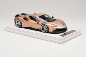 Ferrari SF90 Novitec Or Argent Bande IVY 1:18 REMC028 Résine — image 4 sur 7