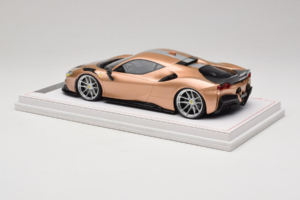 Ferrari SF90 Novitec Or Argent Bande IVY 1:18 REMC028 Résine — image 5 sur 7