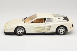 Ferrari Testarossa Blanc Bburago 1:18 3019-W1 Métal — image 4 sur 8