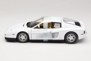 Ferrari Testarossa Blanc Miami Vice Hot Wheels 1:18 P9904 Métal — image 3 sur 6