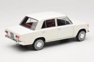 Fiat 124 Blanc IXO 1:18 18CMC205OP Métal — image 3 sur 8