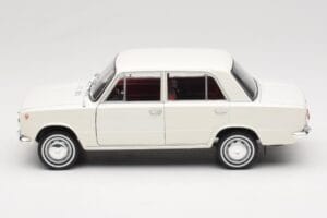Fiat 124 Blanc IXO 1:18 18CMC205OP Métal — image 4 sur 8