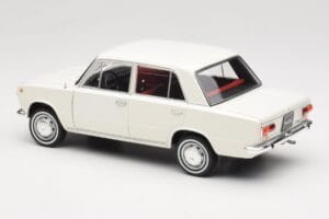 Fiat 124 Blanc IXO 1:18 18CMC205OP Métal — image 7 sur 8