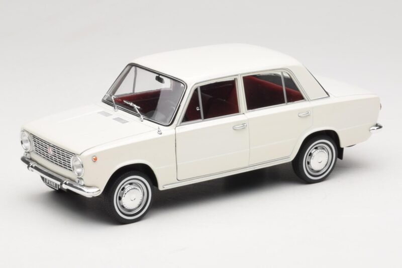 Fiat 124 Blanc IXO 1:18 18CMC205OP Métal