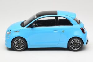 Abarth 500e Bleu IXO 1:18 MCG18499 Métal — image 3 sur 6