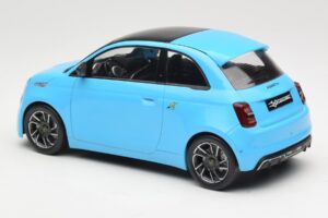 Abarth 500e Bleu IXO 1:18 MCG18499 Métal — image 5 sur 6