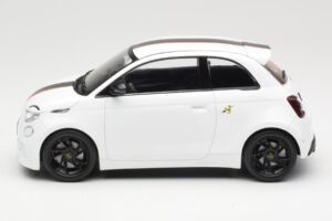 Abarth 500e Blanc IXO 1:18 MCG18497 Métal — image 3 sur 6