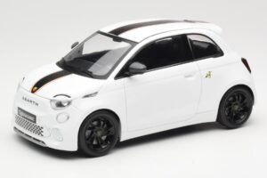 Abarth 500e Blanc IXO 1:18 MCG18497 Métal
