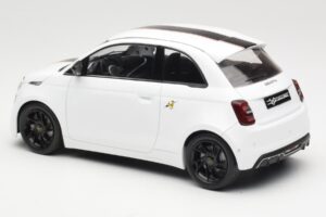 Abarth 500e Blanc IXO 1:18 MCG18497 Métal — image 5 sur 6