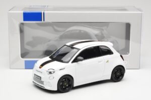 Abarth 500e Blanc IXO 1:18 MCG18497 Métal — image 6 sur 6