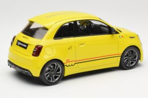 Abarth 500e Jaune IXO 1:18 MCG18498 Métal — image 2 sur 6