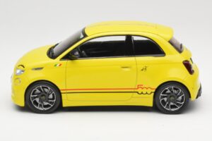 Abarth 500e Jaune IXO 1:18 MCG18498 Métal — image 3 sur 6