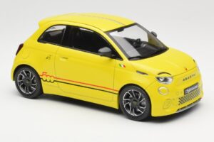 Abarth 500e Jaune IXO 1:18 MCG18498 Métal — image 4 sur 6