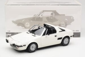 Fiat X1/9 Blanc Minichamps 1:18 100121685 Métal — image 8 sur 8