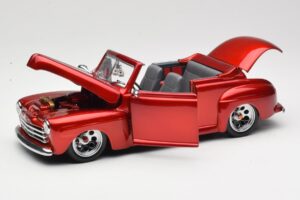 Ford Cabriolet Red Metallic Road Signature 1:18 30028 Métal — image 2 sur 8