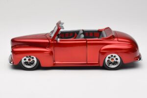 Ford Cabriolet Red Metallic Road Signature 1:18 30028 Métal — image 4 sur 8