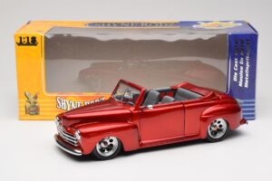 Ford Cabriolet Red Metallic Road Signature 1:18 30028 Métal — image 8 sur 8