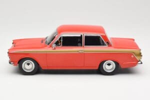 Ford Cortina Lotus Red & Gold Stripe MCG 1:18 MCG18532 Métal — image 3 sur 6