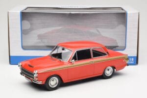 Ford Cortina Lotus Red & Gold Stripe MCG 1:18 MCG18532 Métal — image 6 sur 6