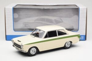 Ford Cortina Lotus White & Green Stripe MCG 1:18 MCG18434 Métal — image 6 sur 6