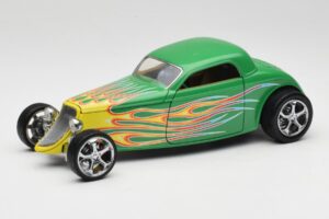 Ford Coupé Vert avec Flammes Road Signature 1:18 30109 Métal