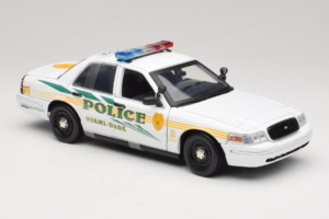 Ford Crown Victoria Police Interceptor CSI Miami GreenLight 1:18 13514 Métal — image 4 sur 6