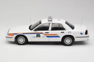 Ford Crown Victoria RCMP Police Car AUTOart 1:18 72706 Métal — image 4 sur 8