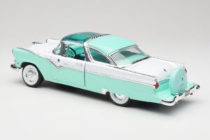 Ford Crown Victoria Seafoam Vert & Blanc Road Legends 1:18 92138 Métal — image 6 sur 7