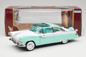 Ford Crown Victoria Seafoam Vert & Blanc Road Legends 1:18 92138 Métal — image 7 sur 7