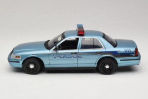 Ford Crown Victoria Police Cruiser Twilight Blue Greenlight 1:18 1643 Métal — image 4 sur 8