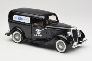 Ford Delivery Truck Ford Parts Noir Solido 1:18 8417 Métal — image 6 sur 8