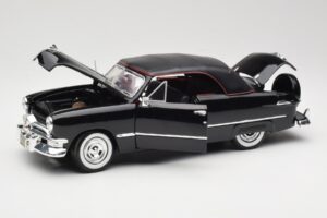 Ford Deluxe Cabriolet Noir Maisto 1:18 31681 Métal — image 2 sur 8