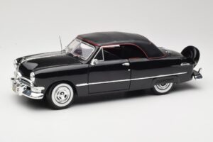 Ford Deluxe Cabriolet Noir Maisto 1:18 31681 Métal