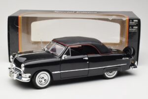 Ford Deluxe Cabriolet Noir Maisto 1:18 31681 Métal — image 8 sur 8