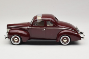 Ford Deluxe Coupe Rouge Foncé ERTL 1:18 7936 Métal — image 4 sur 7