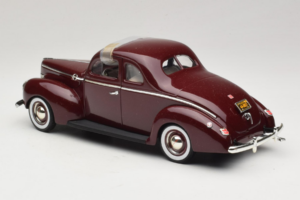 Ford Deluxe Coupe Rouge Foncé ERTL 1:18 7936 Métal — image 6 sur 7