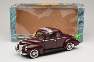 Ford Deluxe Coupe Rouge Foncé ERTL 1:18 7936 Métal — image 7 sur 7