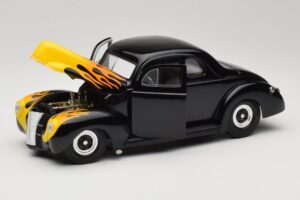 Ford Deluxe Hot Rod Noir Universal Hobbies 1:18 6002 Métal — image 2 sur 8