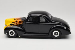 Ford Deluxe Hot Rod Noir Universal Hobbies 1:18 6002 Métal — image 4 sur 8