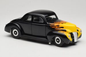 Ford Deluxe Hot Rod Noir Universal Hobbies 1:18 6002 Métal — image 6 sur 8
